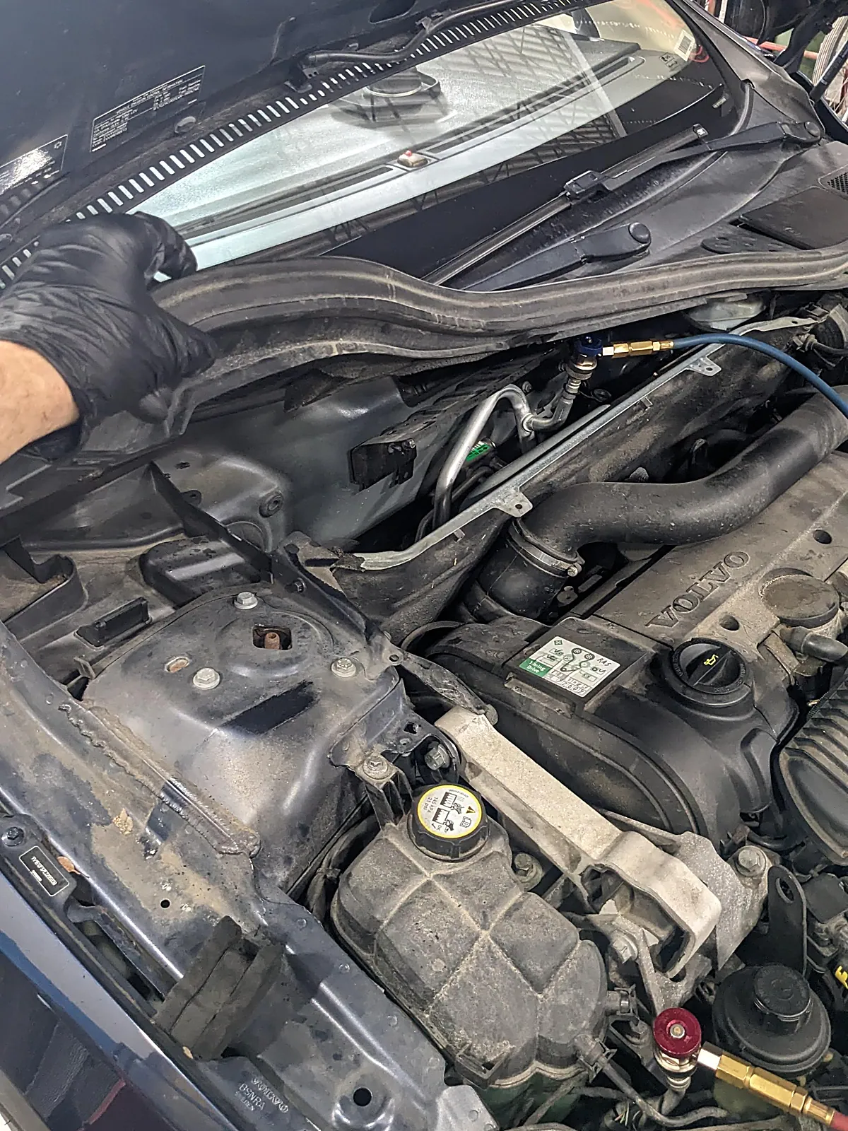 View of 2014 Volvo S60 low side port under wiper cowl